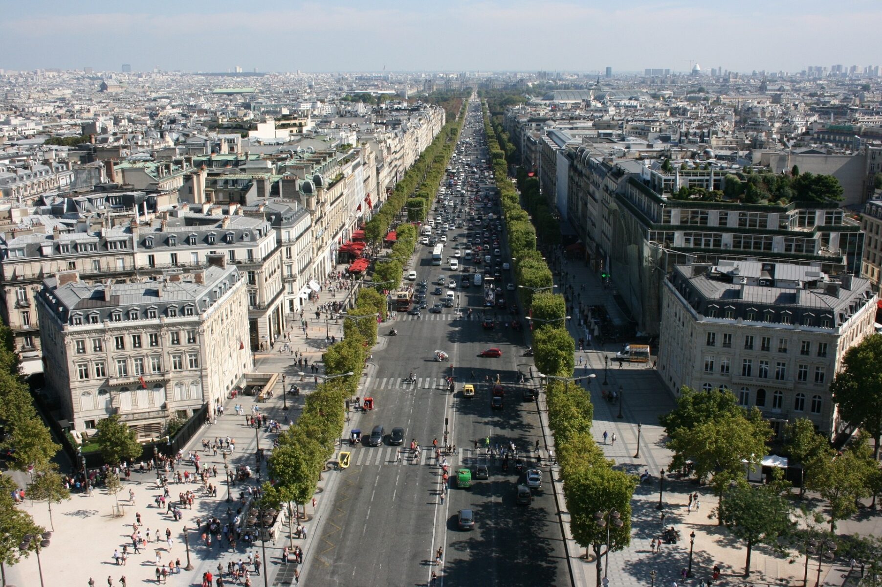 Visiter les Champs-Élysées : une expérience incontournable à Paris