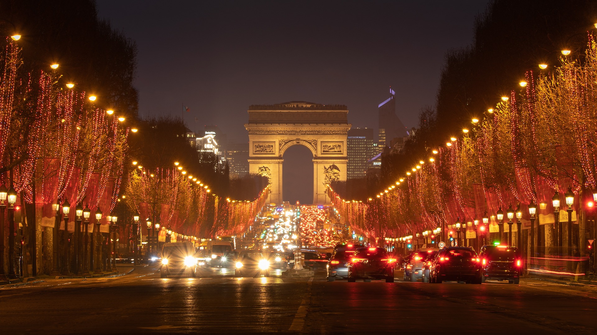 les Champs-Élysées de nuit