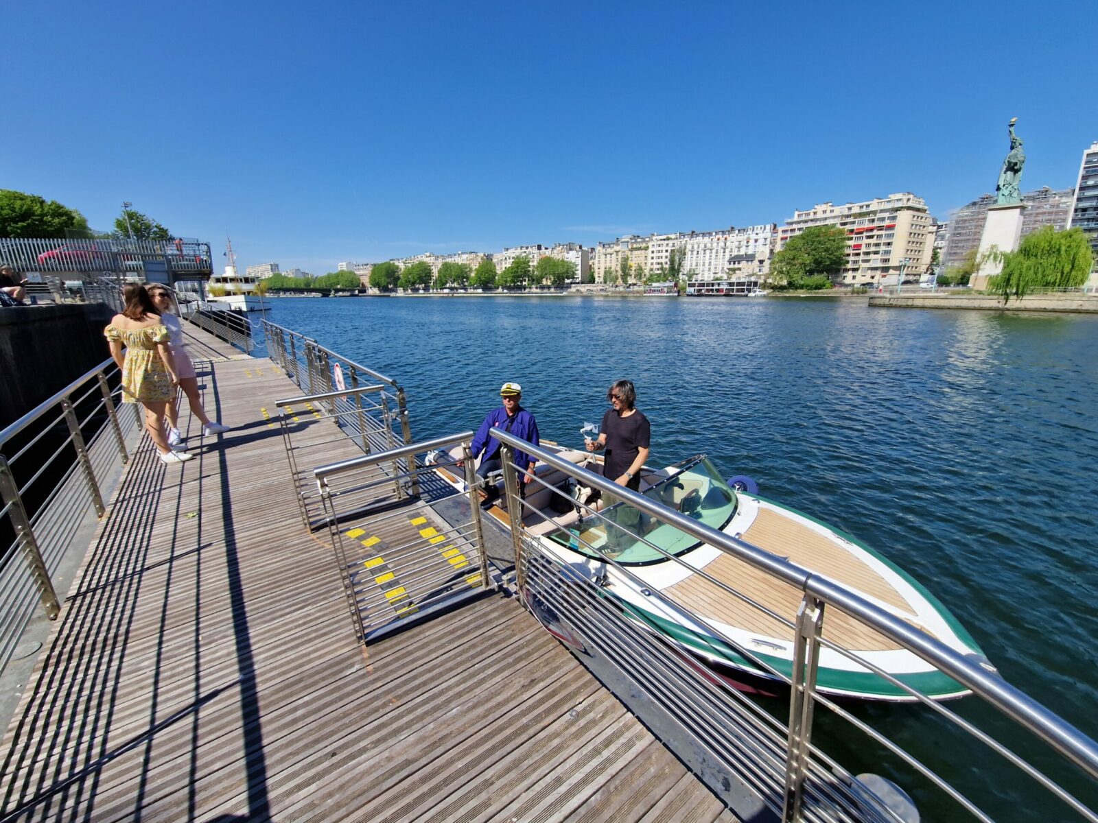 Balade en bateau dans Paris : visite depuis la Seine