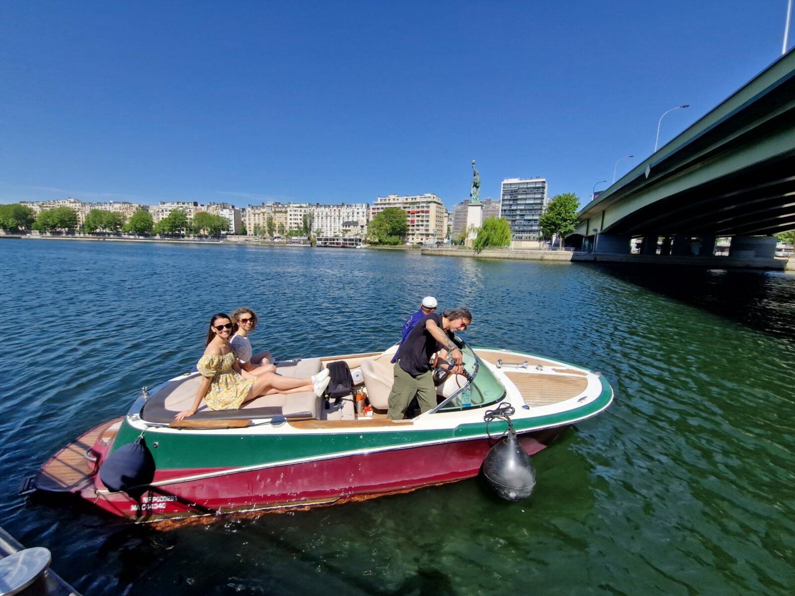 Notre tour de Paris sur la Seine