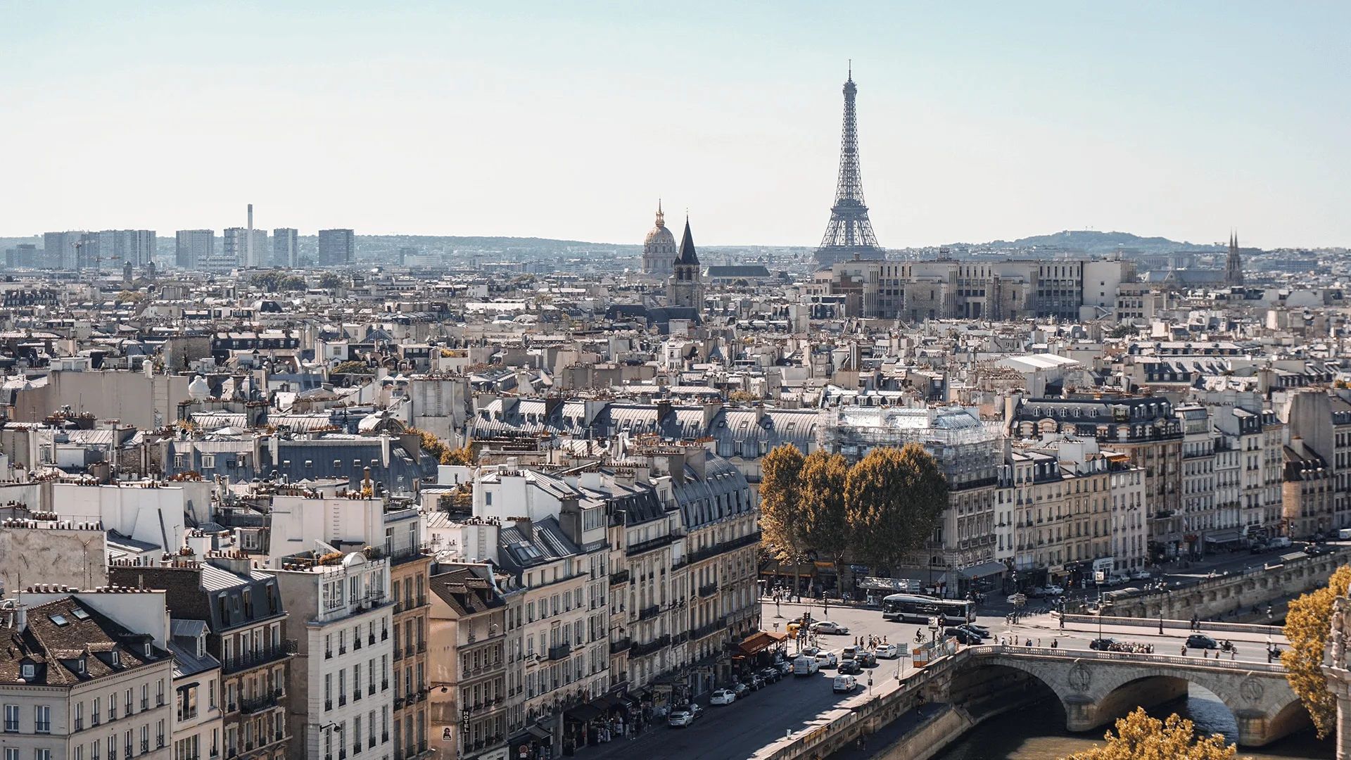 Expérience privée de luxe à Paris lors d’une visite exclusive ou d’une dégustation haut de gamme.