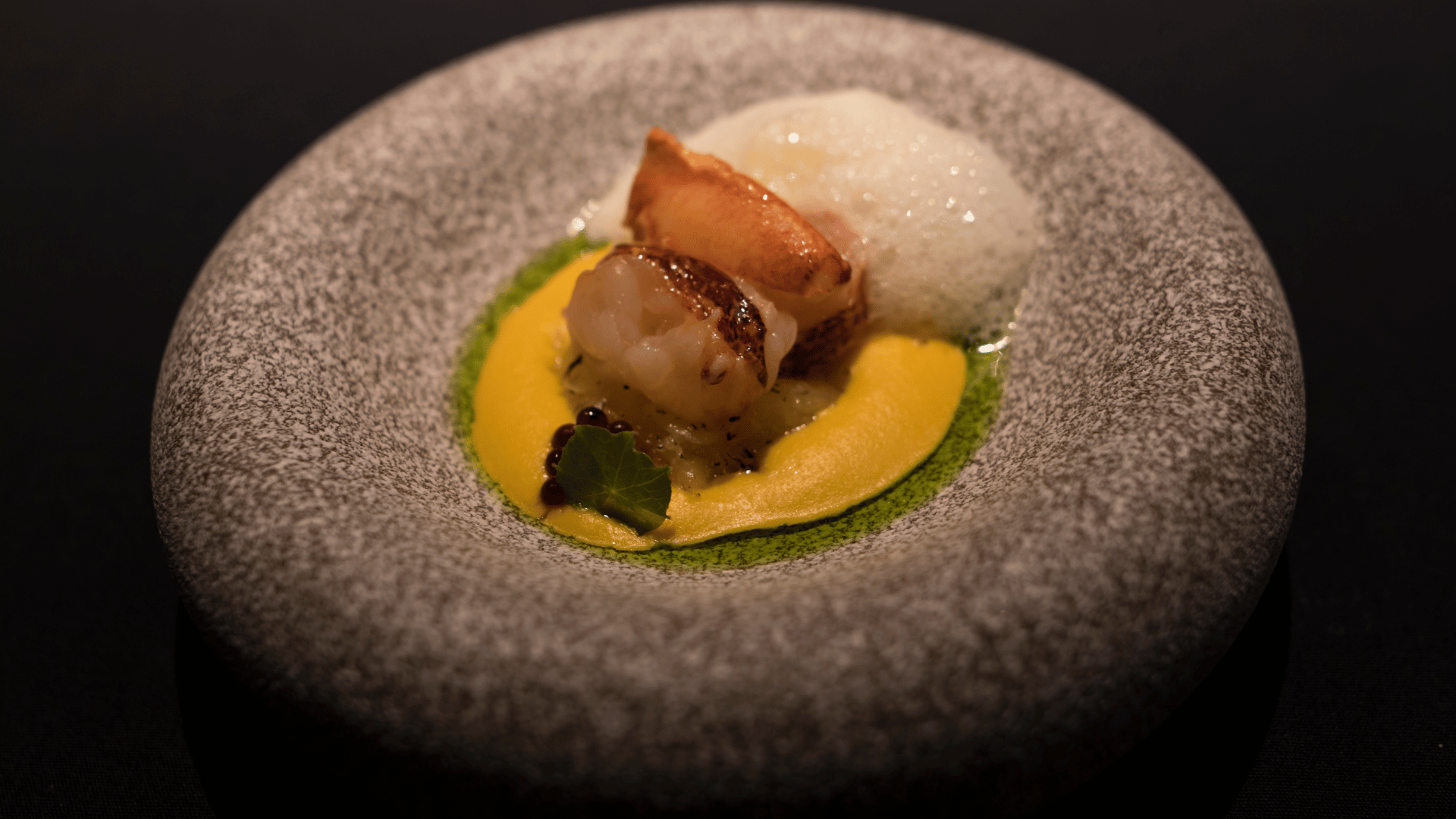 Expérience privée de luxe à Paris lors d’une visite exclusive ou d’une dégustation haut de gamme.